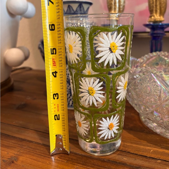 Set of 3 Glass “Vintage” Daisy Tumblers - Picture 3 of 3